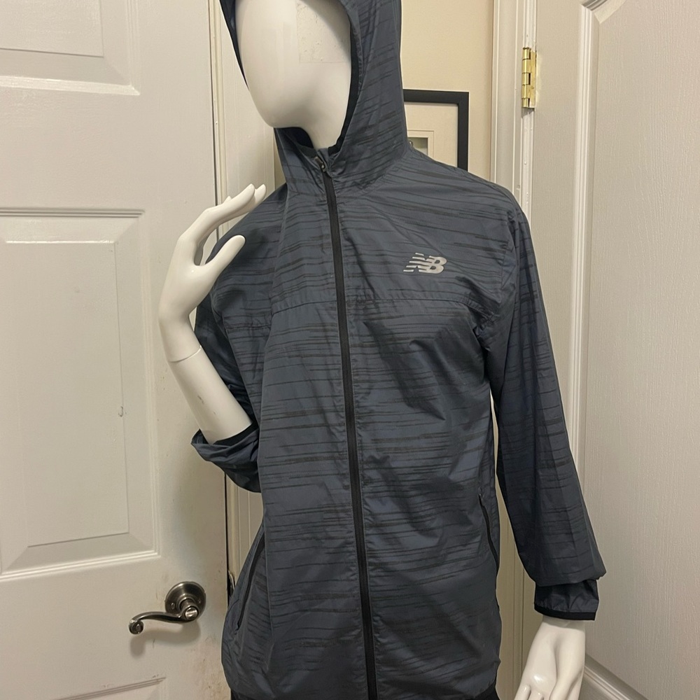 New Balance Unisex Light Jacket Perfect For Upcoming Season